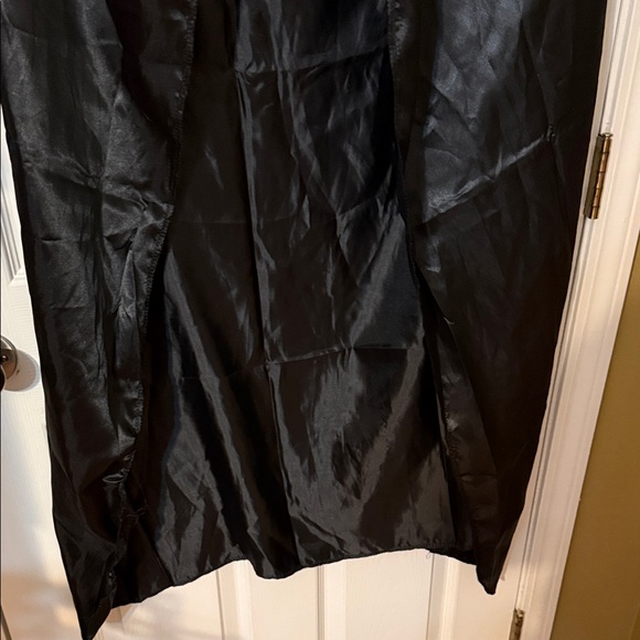 Elegant Black Cape with hood - Picture 3 of 5